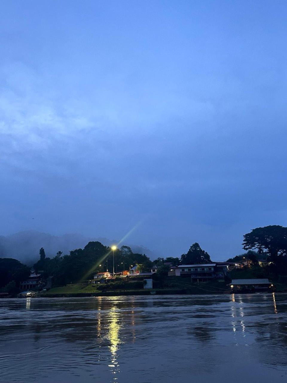 Teresek View Motel Kuala Tahan Luaran gambar