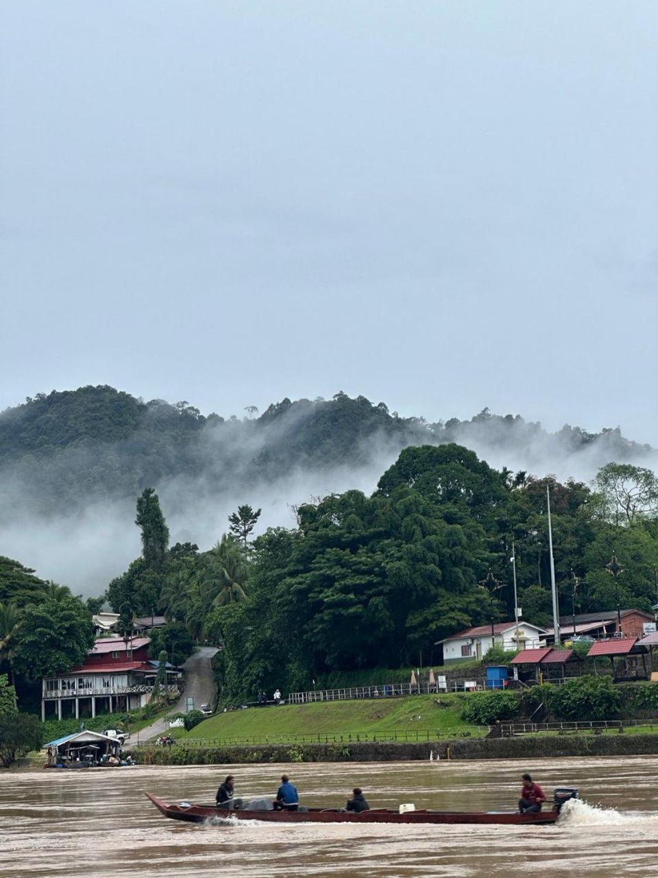 Teresek View Motel Kuala Tahan Luaran gambar