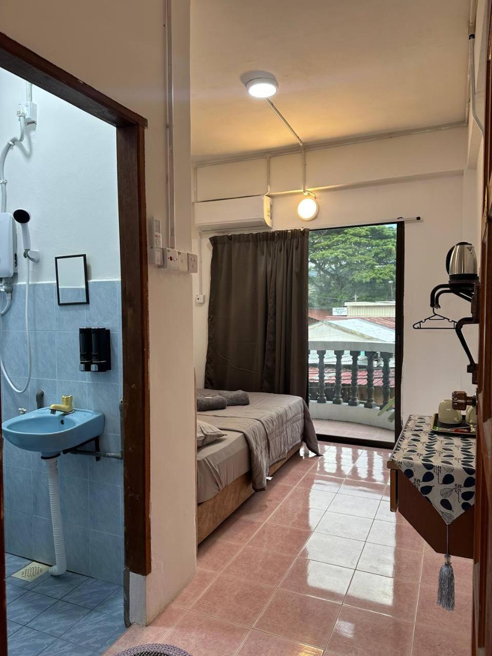 Teresek View Motel Kuala Tahan Luaran gambar