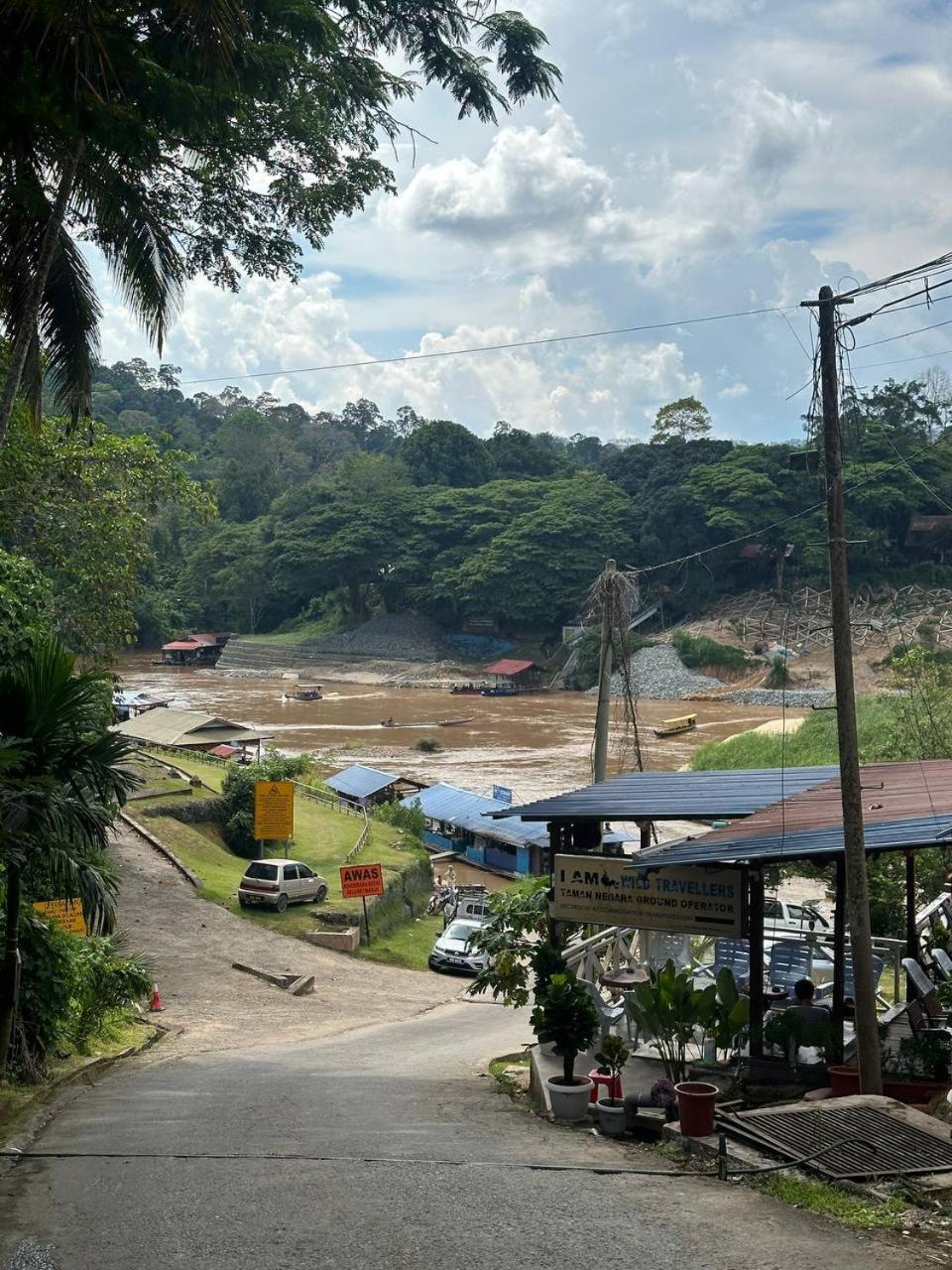 Teresek View Motel Kuala Tahan Luaran gambar