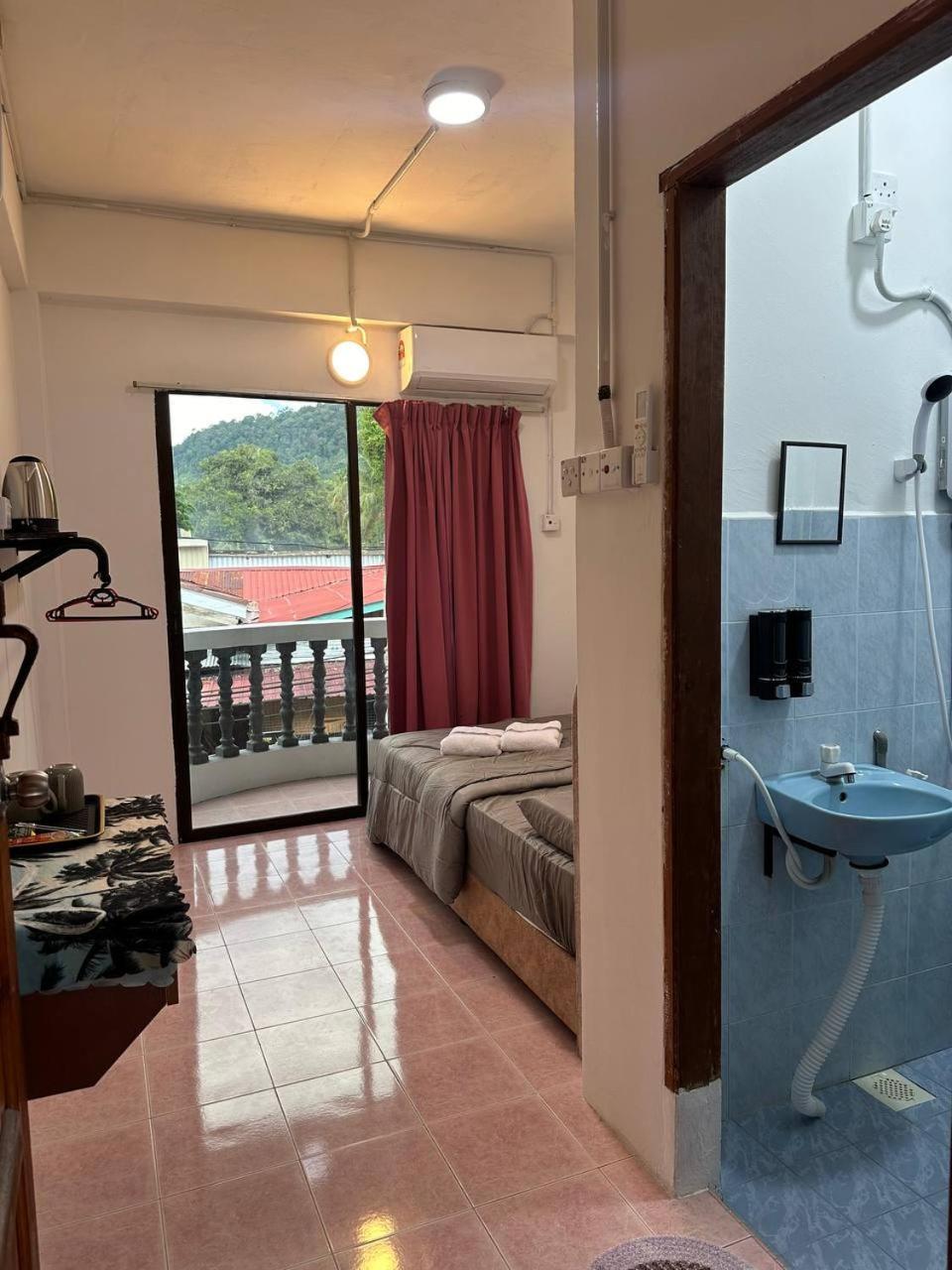 Teresek View Motel Kuala Tahan Luaran gambar
