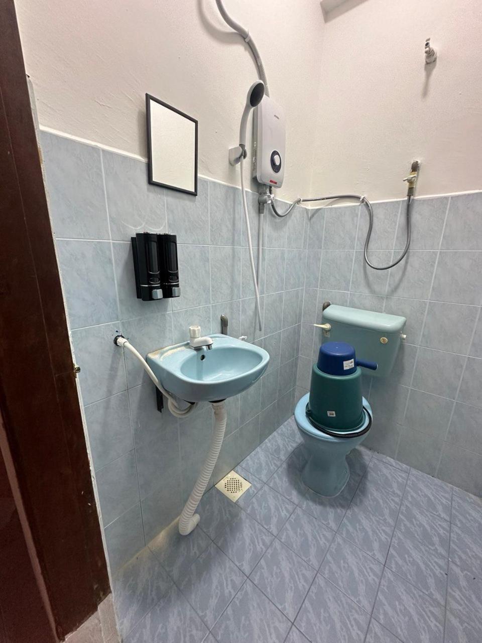 Teresek View Motel Kuala Tahan Luaran gambar